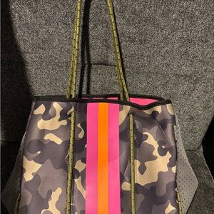 Neoprene camouflage tote bag